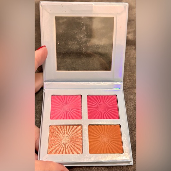 😊 JoyBright by Ulta Beauty 4 Color Face Palette - Picture 2 of 3